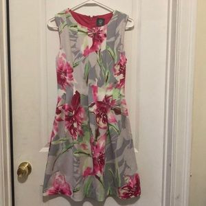 Floral sleeveless spring dress